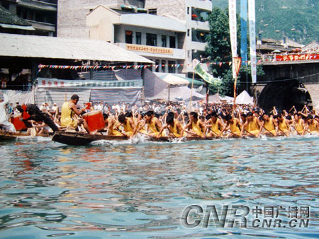 九游体育：欢腾的民族龙舟大赛[图文](图6)