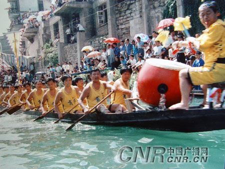 九游体育：欢腾的民族龙舟大赛[图文](图7)