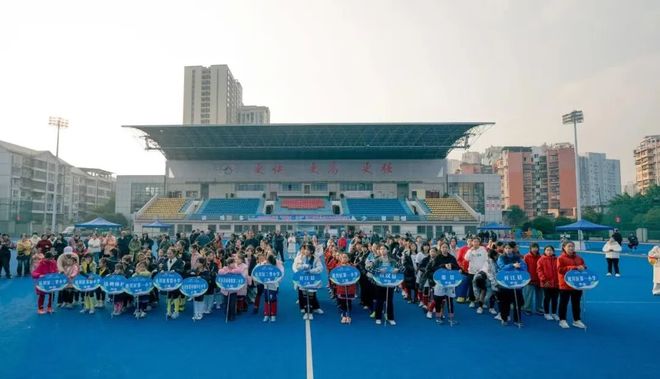 三冠王！通川区一小闪耀达州市青少年女子曲棍球赛场(图3)