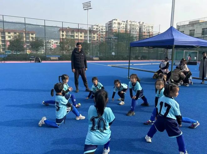 三冠王！通川区一小闪耀达州市青少年女子曲棍球赛场(图5)