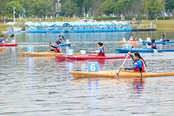 九游app:2025“明月湖杯”重庆市青少年皮划艇公开赛落幕(图2)