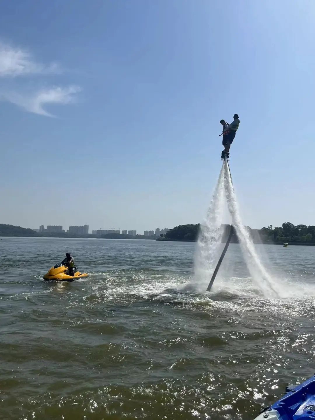 江苏苏州吴中太湖旅游区推出水上运动夏令营青少年可学习帆船与皮划艇基础技能(图1)
