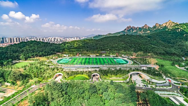 九游app：人文青岛之青岛与海半是山海馈赠半是全民热情——体育设施的变迁以及体育之城的密码(图6)