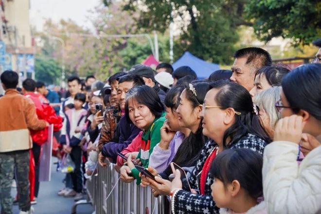 大湾区龙舟高手云集！佛山、中山等队伍逐浪江海……(图2)