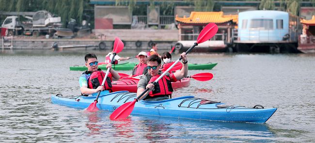 震撼！第二届洪泽湖冬泳挑战赛盛大开幕近400名选手勇闯冰水！(图1)
