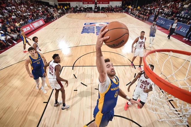 九游官网入口：4年前还在打长曲棍球如今勇士后场已经成为夏季联赛的老大哥？(图2)