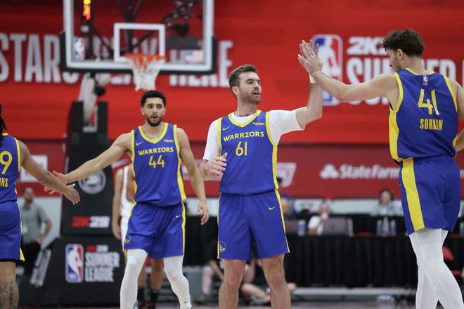 九游官网入口：4年前还在打长曲棍球如今勇士后场已经成为夏季联赛的老大哥？(图1)