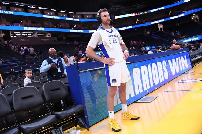 九游官网入口：4年前还在打长曲棍球如今勇士后场已经成为夏季联赛的老大哥？(图3)