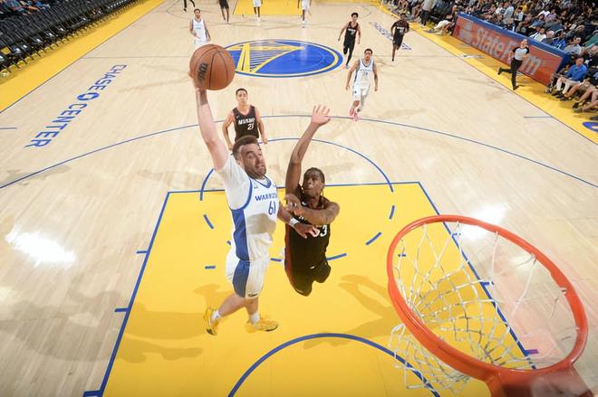 九游官网入口：4年前还在打长曲棍球如今勇士后场已经成为夏季联赛的老大哥？(图4)