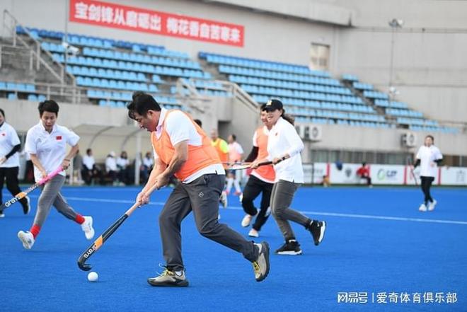 九游官网入口:三十载薪火相传 “爱奇杯” 见证广东曲棍球退役健儿再聚首(图3)