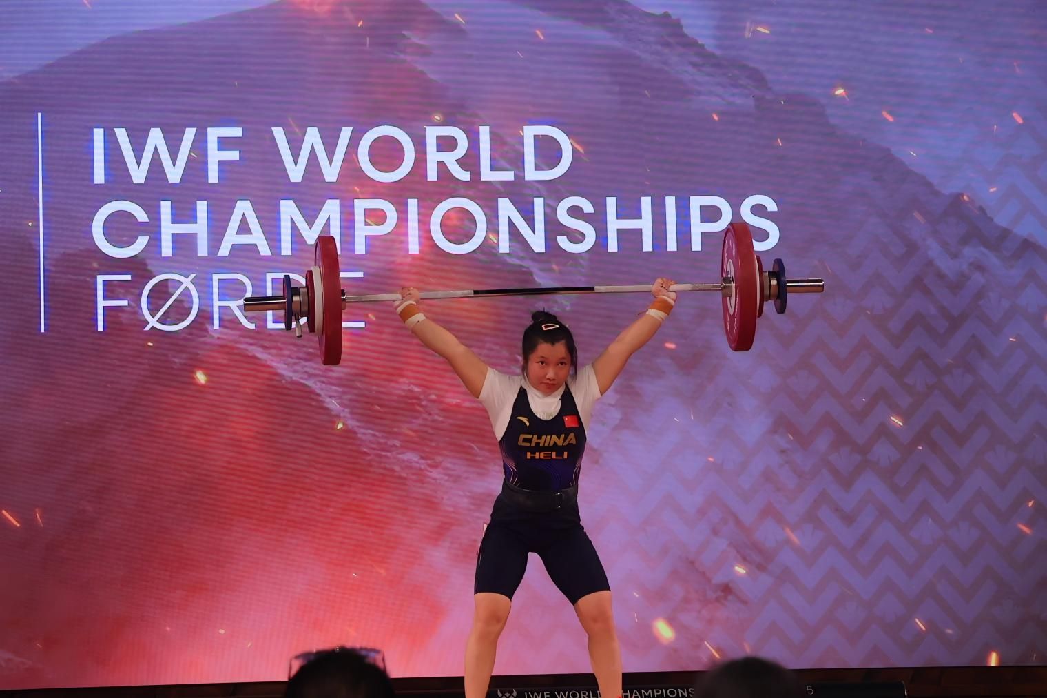 举重天才廖辉:4次打破世界纪录奥运会前无故被换愤怒退役(图1)