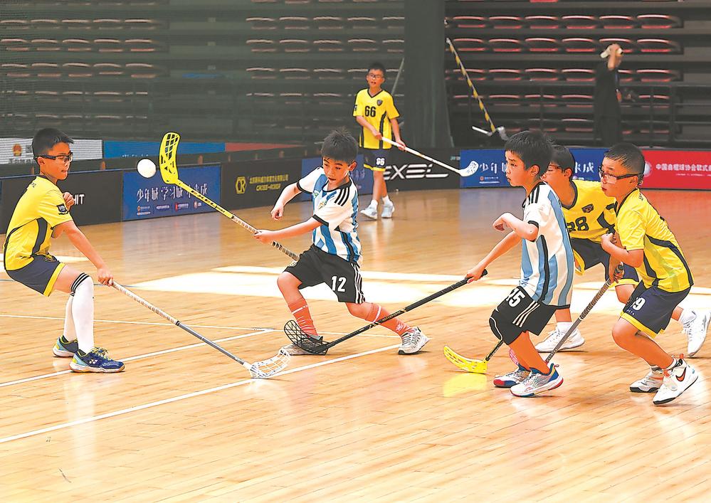 九游官网入口：央媒眼中的吉林（2026121）丨吉林大学为研究月球演化史提供关键数据红旗全固态电池首台样车成功下线(图1)