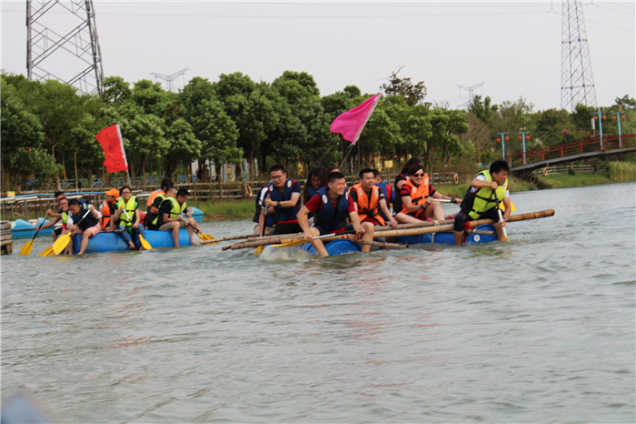 首个太空数据中心诞生!Starcloud在轨道上训练大型语言模型(图1)