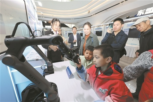 “A超”主题展 玩转新未来(图2)