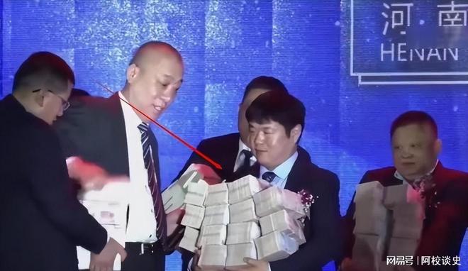 崔培军身家百亿却吃剩饭剩菜发6100万福利他为啥要这么做？(图2)