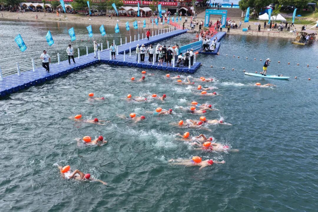 九游app:逐浪楠溪江!2026年浙江省楠溪江公开水域游泳邀请赛火热开赛(图2)