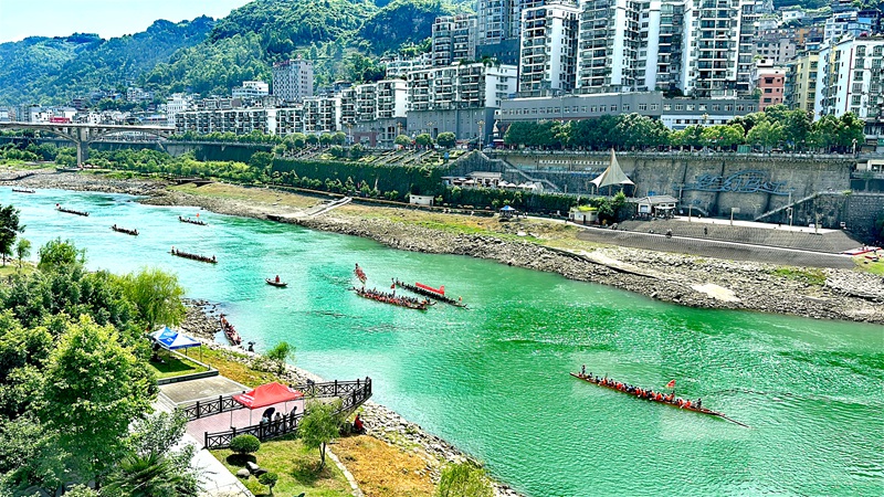 九游官网入口:贵州铜仁:龙舟竞渡迎端午百船逐浪闹黔东(图5)