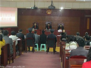 九游体育:每月一庭:模拟庭审之“滨江市高尔夫球盗窃”(图1)
