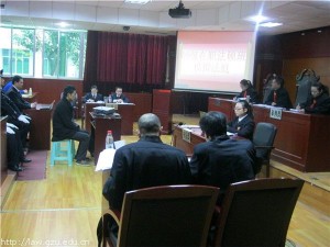 九游体育:每月一庭:模拟庭审之“滨江市高尔夫球盗窃”(图2)